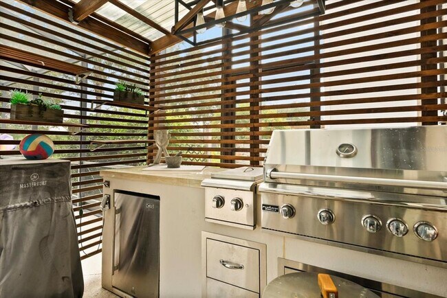 Building Photo - 10148 Malpas Point