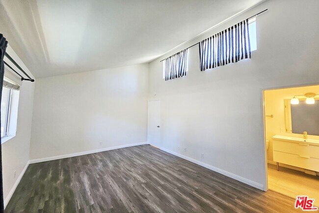 Building Photo - 1454 E Orange Grove Blvd