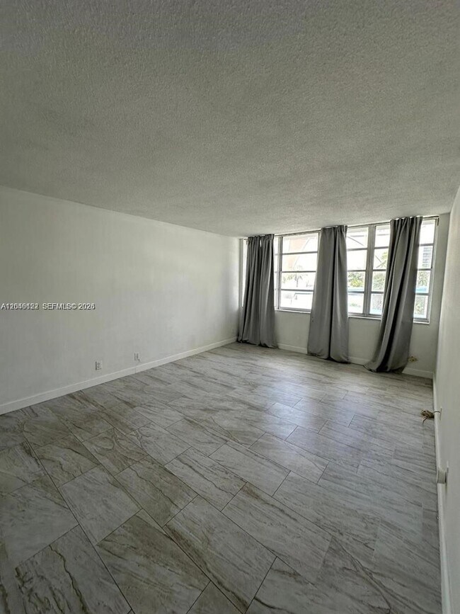 Building Photo - 1801 S Ocean Dr