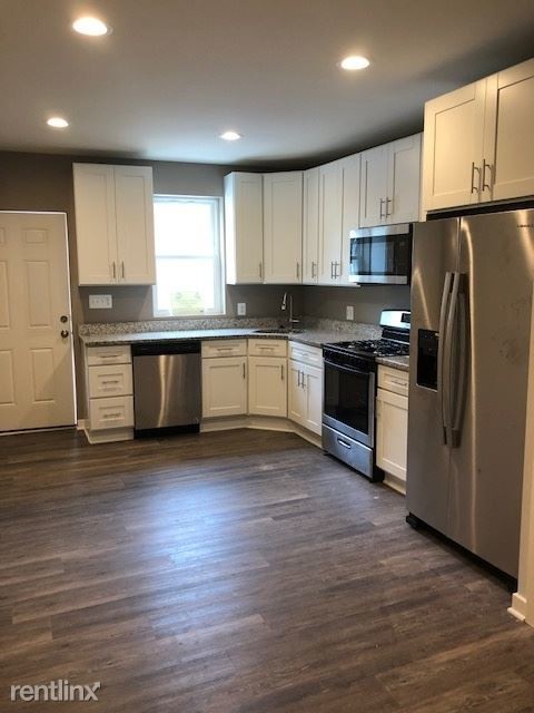 Building Photo - 3 br, 2.5 bath Townhome - 530 E 27th St