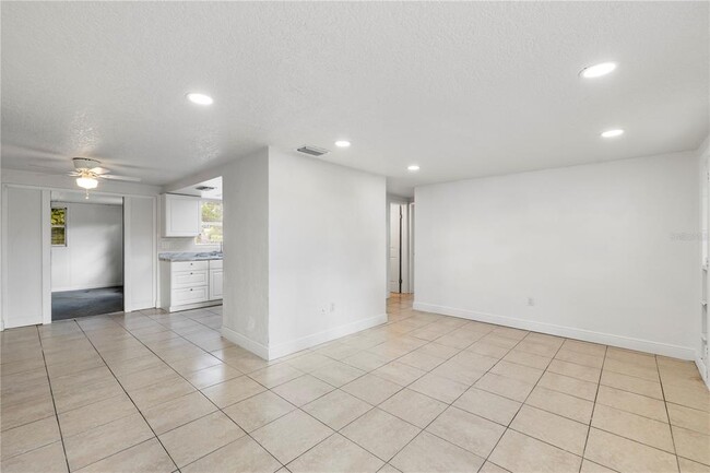 Building Photo - 10803 Hyssop St