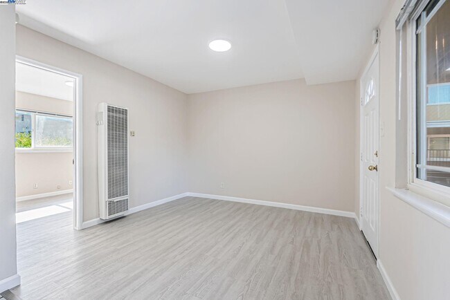 Building Photo - 1180 Saranap Ave