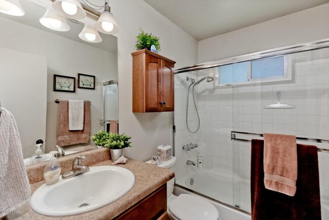 Building Photo - 1961 Park Terrace Pl