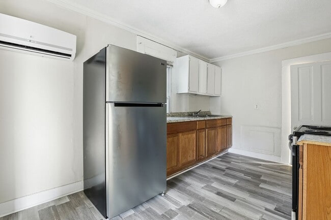 Building Photo - 1303 E 33rd St