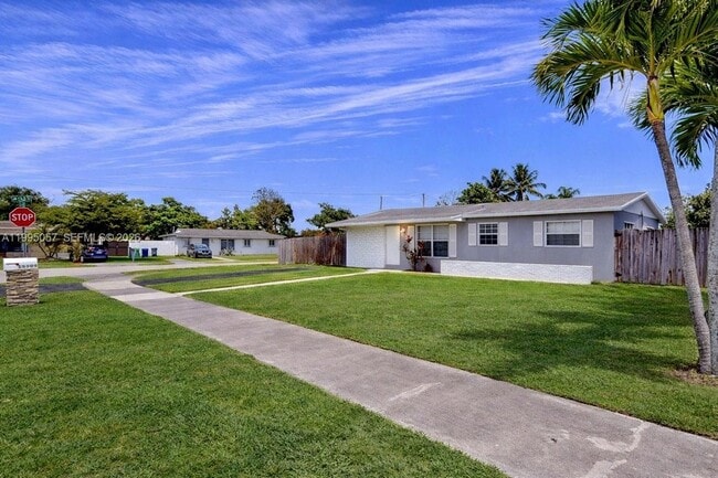 Building Photo - 15305 SW 104th Ave