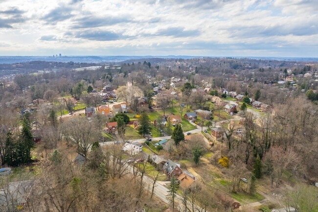 Building Photo - Stunning 3 bedroom home in Penn Hills available April 1st!