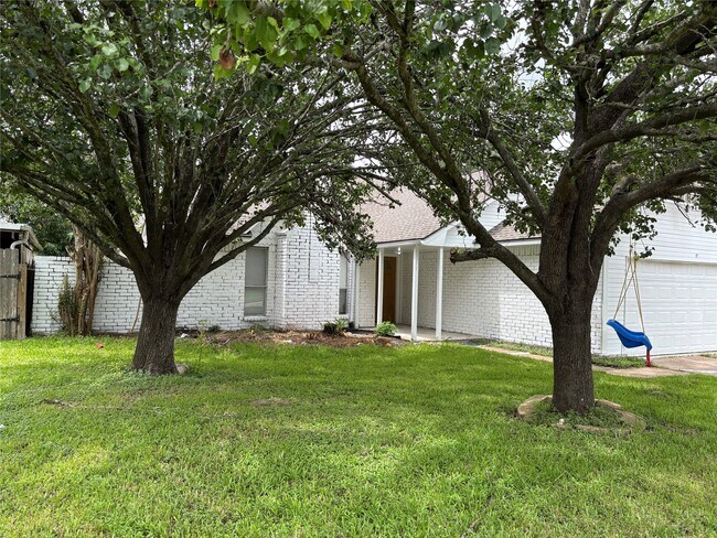 Building Photo - 2514 Radcliffe Dr