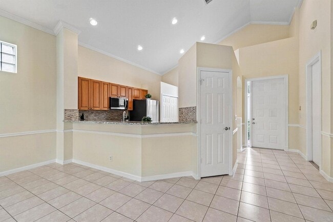 Building Photo - 7690 Hummingbird Ct