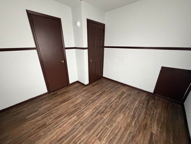 Building Photo - 602 English-W