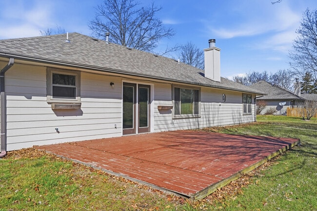 Building Photo - 5561 Waterfront Dr N