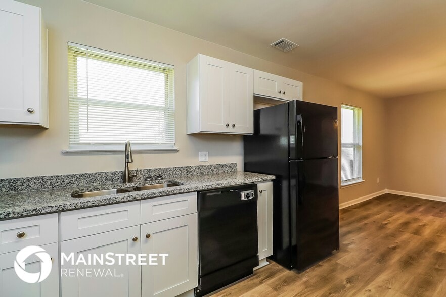 Building Photo - 207 E Wade St