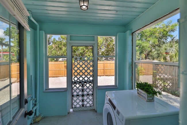 Building Photo - 867 53rd Terrace N