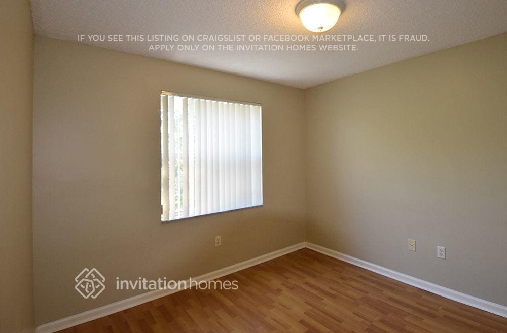 Building Photo - 15891 SW 48th Manor