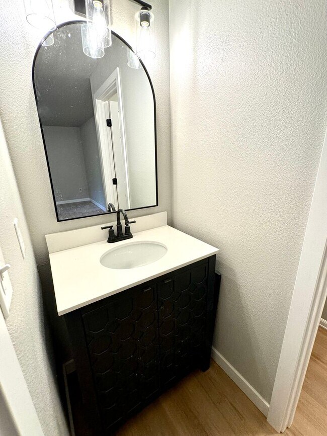 Building Photo - Modern 2BR, 1.5BA Duplex in Gig Harbor - F...