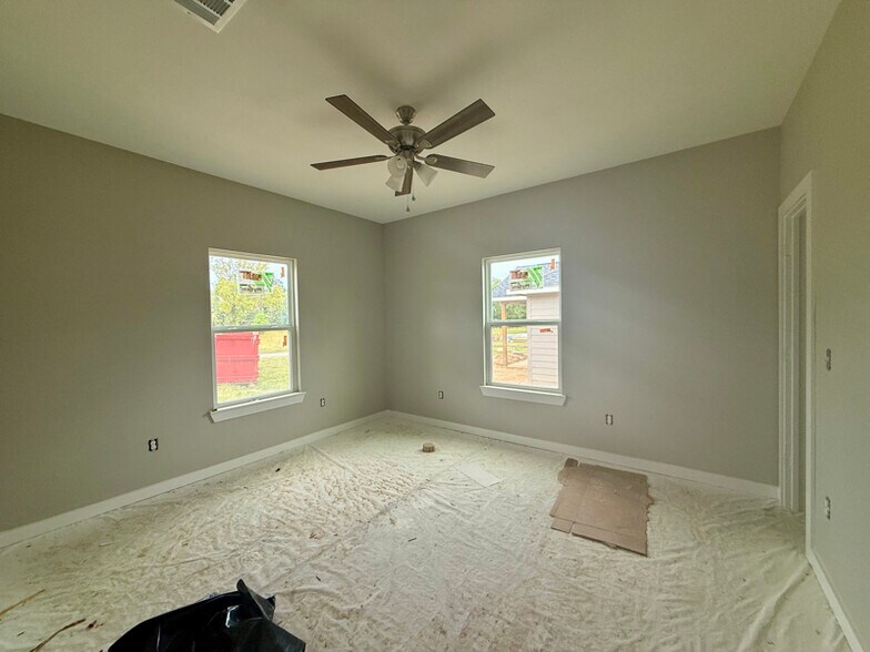 Building Photo - 408 S Gibson St