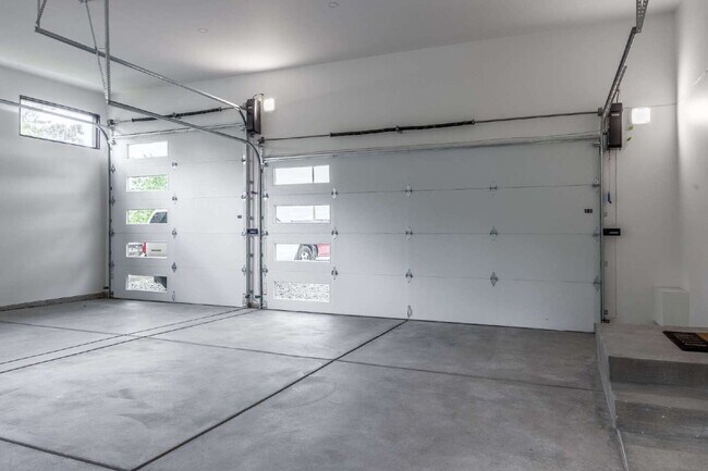 Building Photo - Modern Luxury Rental with Unobstructed Fla...