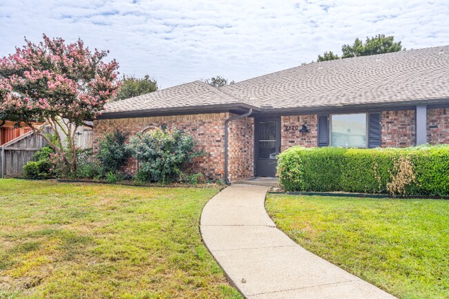 Primary Photo - 2820 Clear Springs Dr