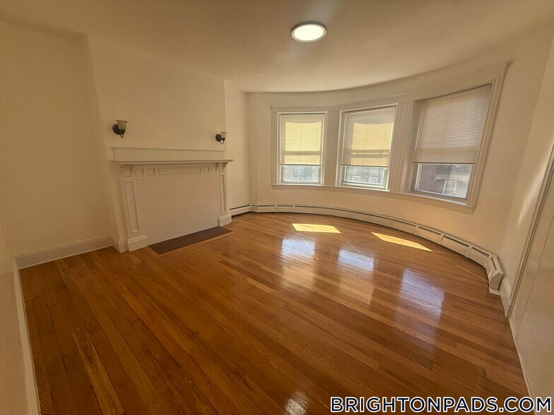 Building Photo - 47 Strathmore Rd