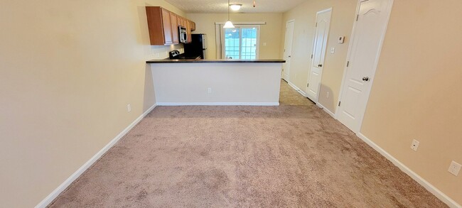 Building Photo - Two Bedroom Two and Half Bath Townhome