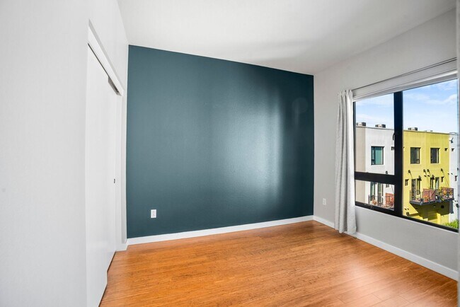 Building Photo - Townhome with EV Ready Garage!