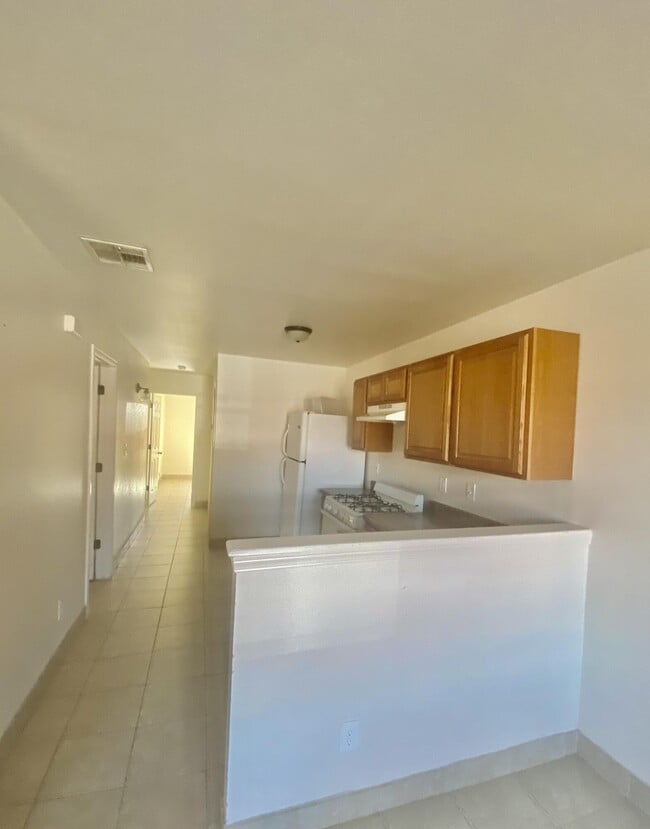 Building Photo - 3328 Lincoln Ave