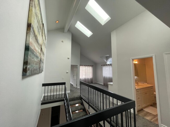 Building Photo - Newly Remodeled 3 bed 2.5 bath Long Beach ...