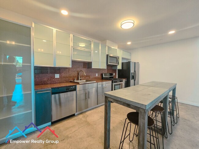 Building Photo - 1510 32nd St