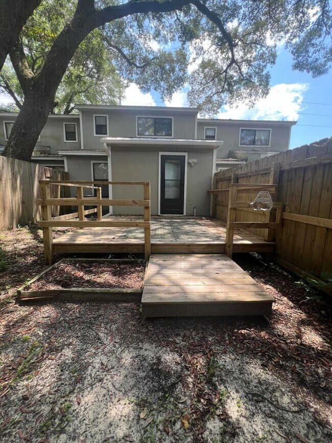 Building Photo - Cute 2 Bedroom 2 Bathroom Townhome For Rent!