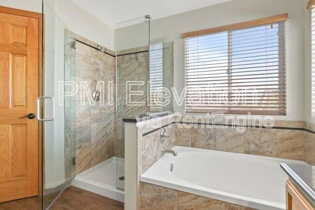 Building Photo - 829 W Sparrow Hawk Dr