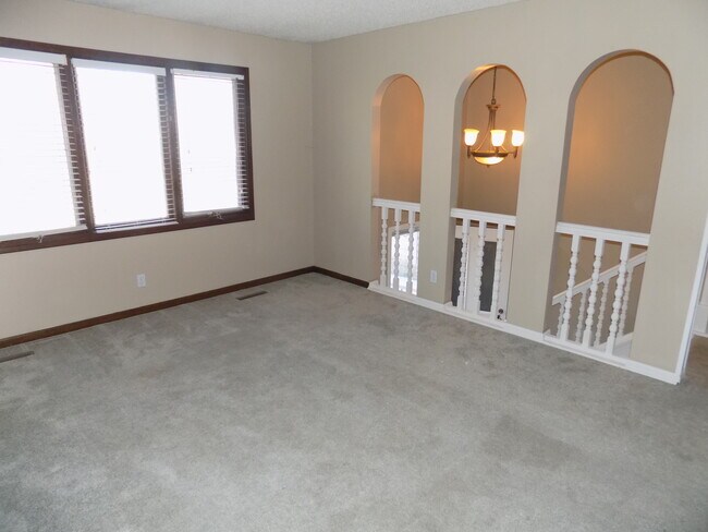 Building Photo - 6012 Fleetwood-