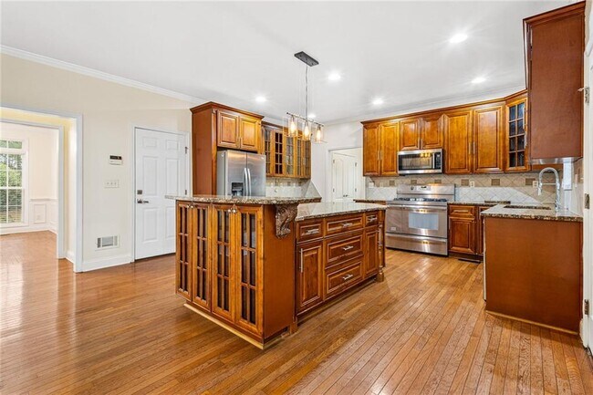 Building Photo - 2624 Crest Valley Dr