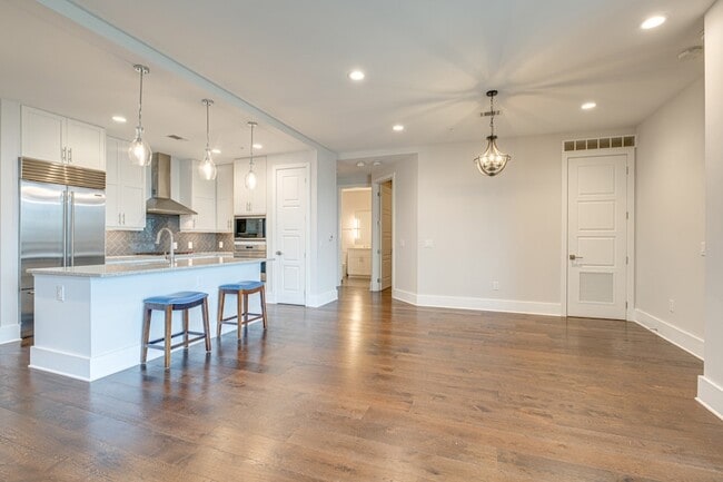 Building Photo - 20 Rutledge St