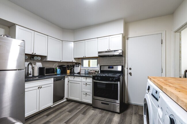 Building Photo - 4913 Yew St