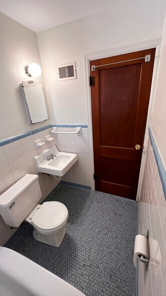 Bathroom - 227 W Dunklin St