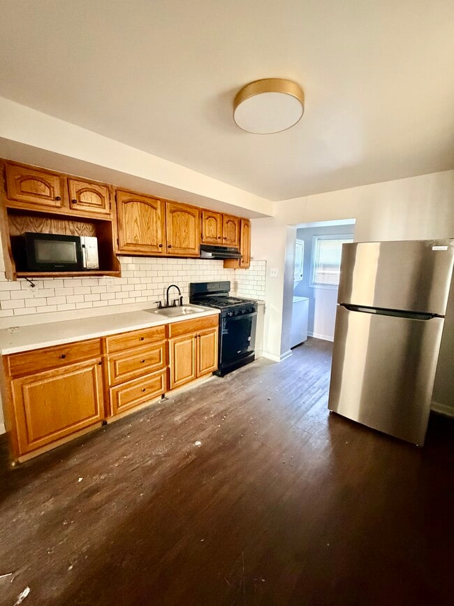 Building Photo - 2084 E Pacific St