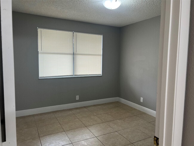 Building Photo - 179 SE 3rd St