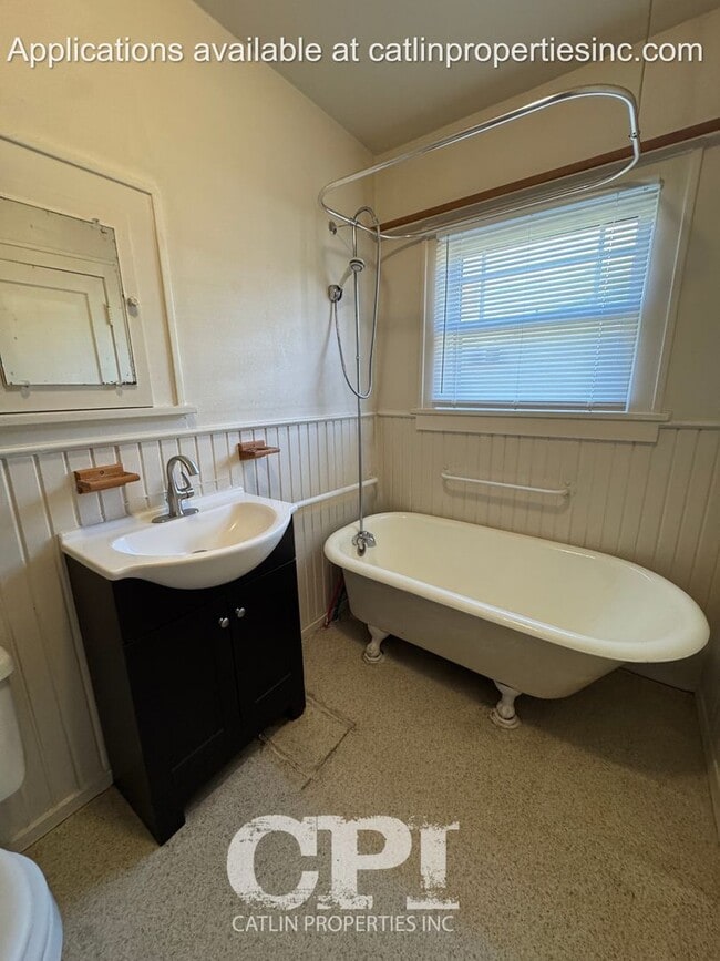 Building Photo - MOVE IN SPECIAL- $99 FIRST MONTH RENT!