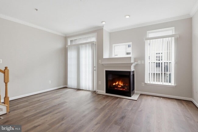 Building Photo - 986 Harrison Cir