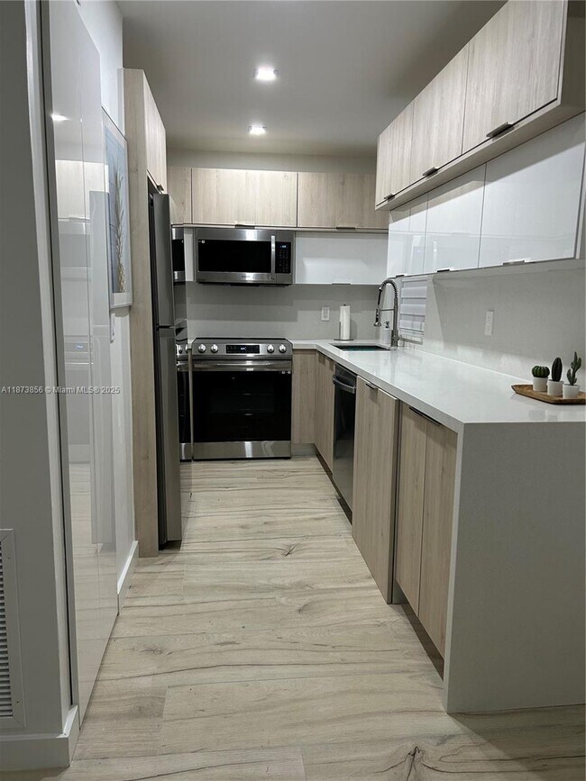Building Photo - 4143 N Ocean Blvd