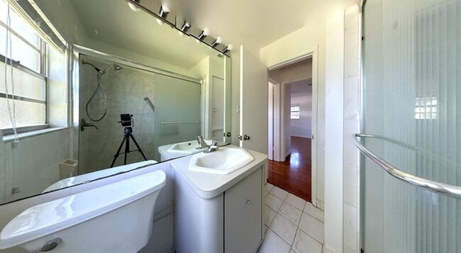 Building Photo - 1502 W Country Club Dr