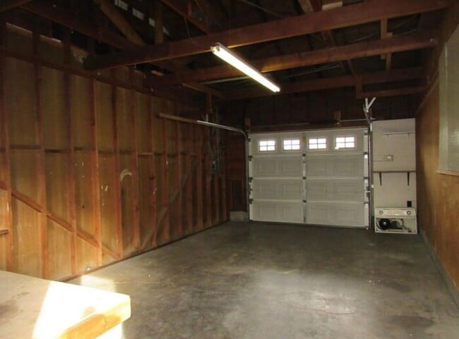 Building Photo - 1124 G St