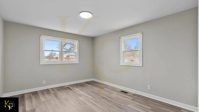 Building Photo - 605 Apple St