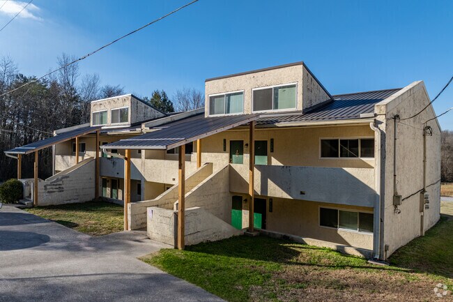 Northside Drive Apartments - 38 Northside Ct Crossville TN 38555