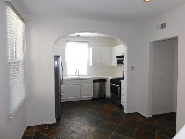 Building Photo - Beautiful detached home in Quail Hill. 2 M...