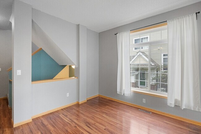 Building Photo - 207 Christenson Way NE