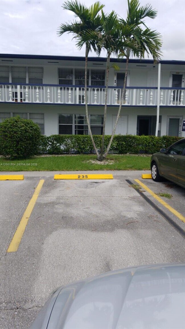 Building Photo - 235 Northampton L