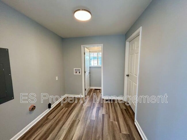 Building Photo - 838 N Temple Ave