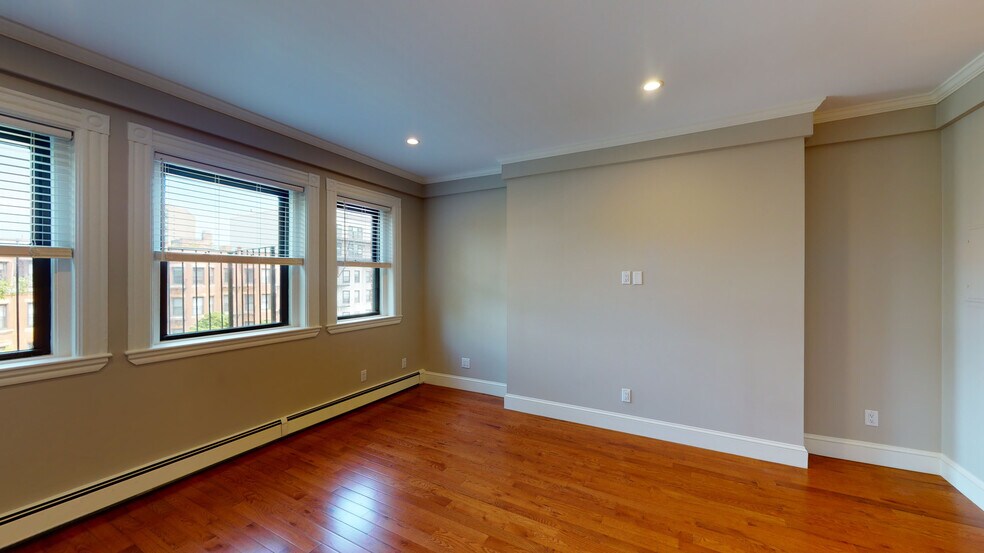 Building Photo - 873 Beacon St