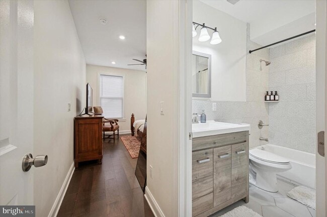 Building Photo - 3958 Mt Vernon St