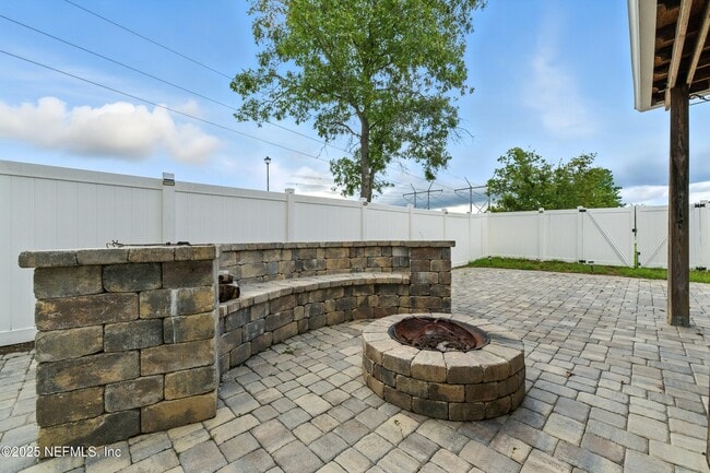 Building Photo - 1002 Wetland Ridge Cir